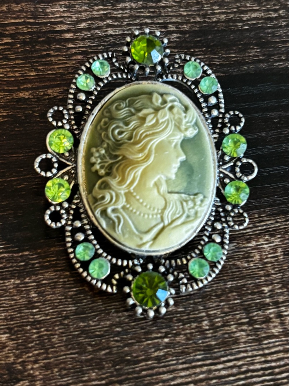 Green Cameo Brooch Pin - Vintage Style Women Jewelry